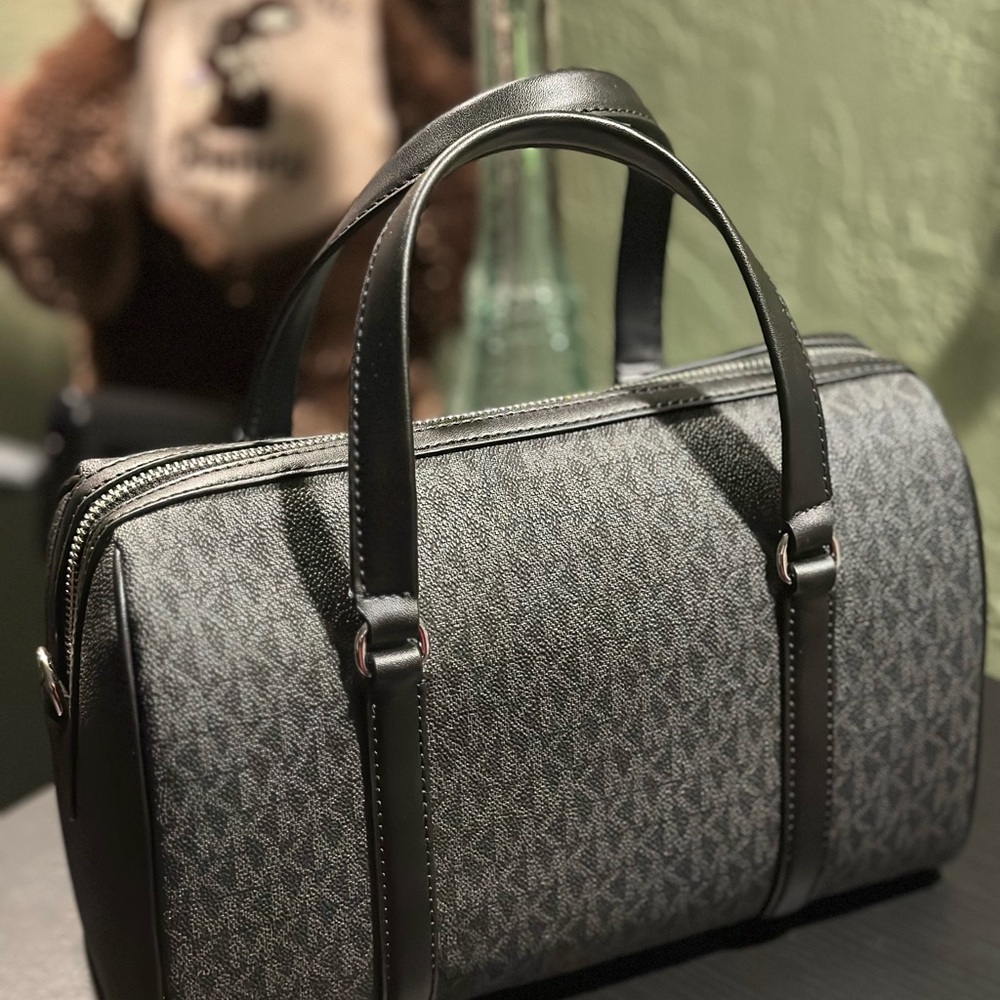 New Michael Kors Black/Gray Jet Set Travel Satchel Bag - Picture 3 of 8